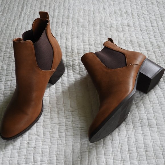 Loft Outlet Block Heel Chelsea Boot - Picture 1 of 9